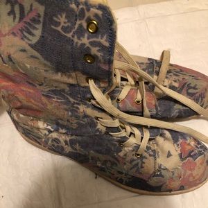Flower combat boots